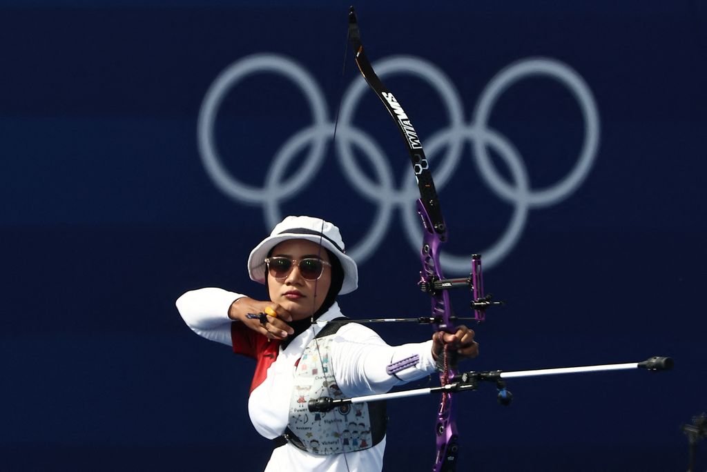 Paris 2024 Olympics - Archery - Women's Individual 1/8 Elimination Round - Invalides, Paris, France - August 03, 2024. Diananda Choirunisa of Indonesia in action. REUTERS/Tingshu Wang